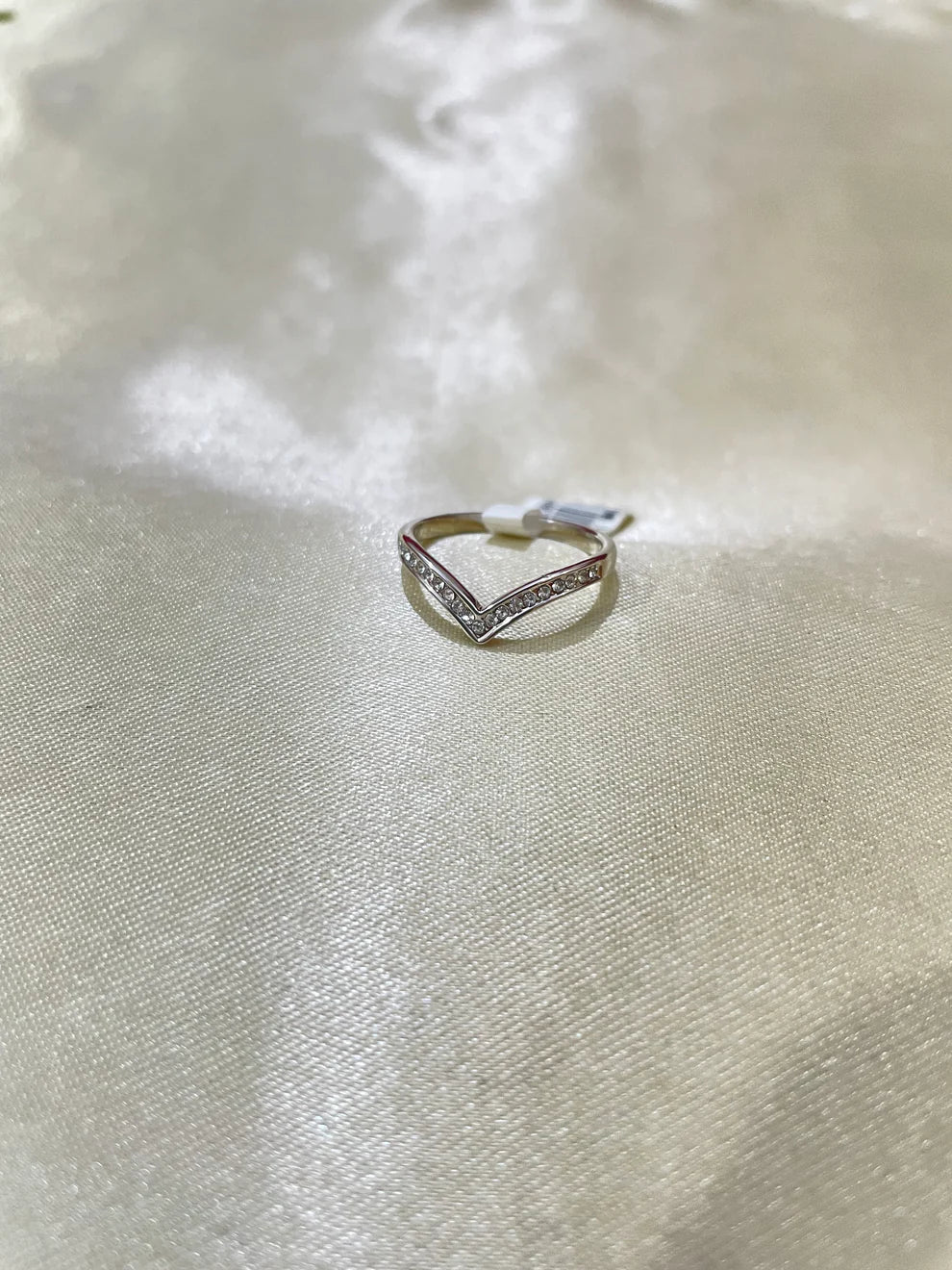 Silver pointed rhinestone ring
